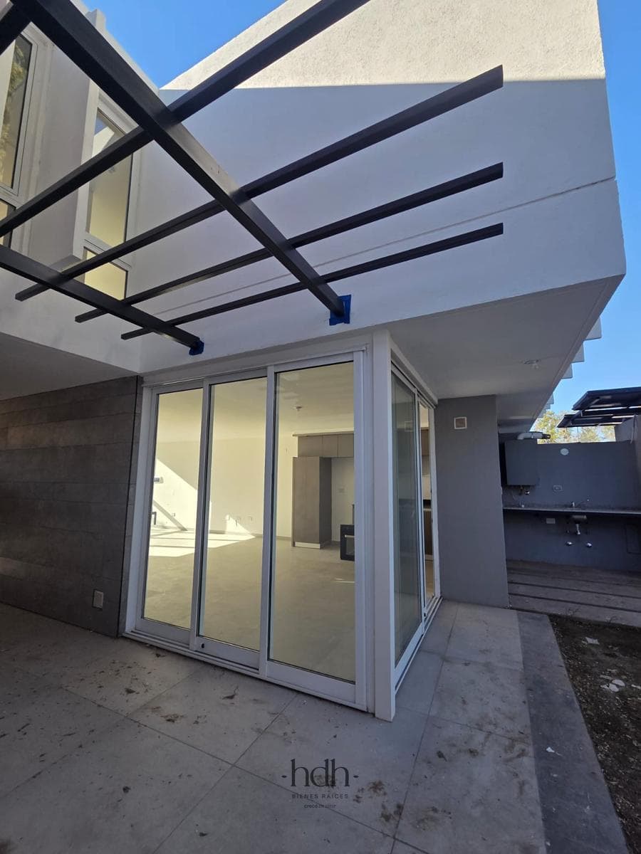 3-Bedroom Duplex House for Rent in a Housing Complex with Amenities and 24-Hour Security