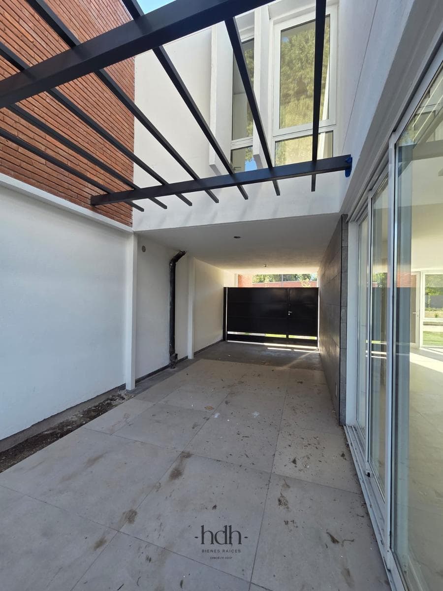 3-Bedroom Duplex House for Rent in a Housing Complex with Amenities and 24-Hour Security