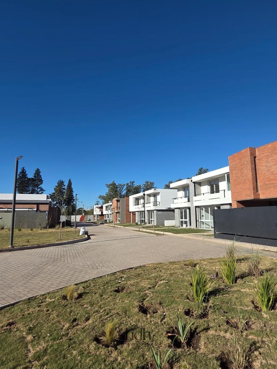 3-Bedroom Duplex House for Rent in a Housing Complex with Amenities and 24-Hour Security
