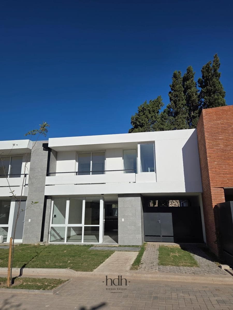 3-Bedroom Duplex House for Rent in a Housing Complex with Amenities and 24-Hour Security
