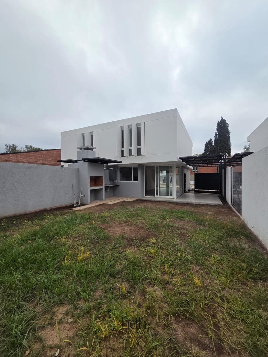 3-Bedroom Duplex House for Rent in a Housing Complex with Amenities and 24-Hour Security