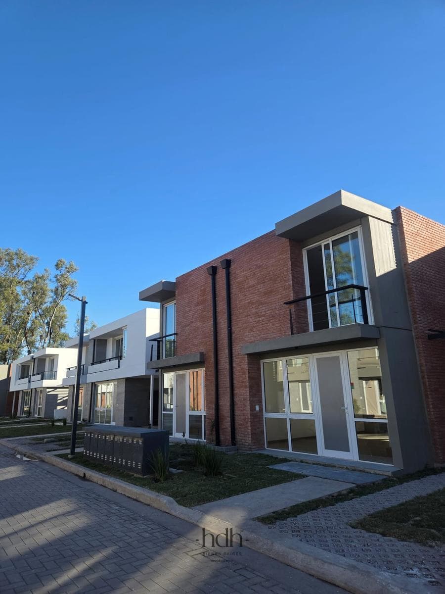 3-Bedroom Duplex House for Rent in a Housing Complex with Amenities and 24-Hour Security