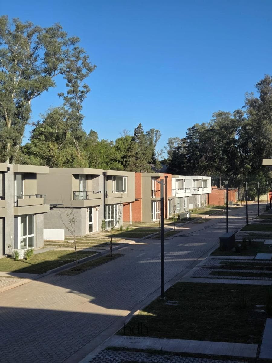 3-Bedroom Duplex House for Rent in a Housing Complex with Amenities and 24-Hour Security