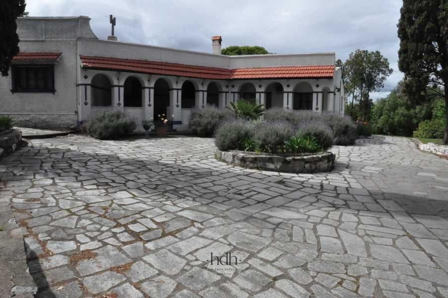 Spectacular 10-bedroom home for sale in Valle Hermoso—ideal for alternative tourism
