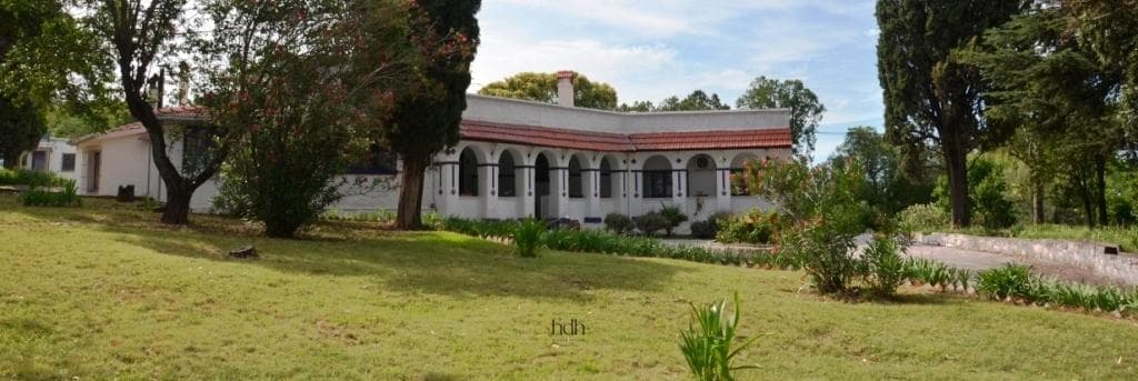 Spectacular 10-bedroom home for sale in Valle Hermoso—ideal for alternative tourism