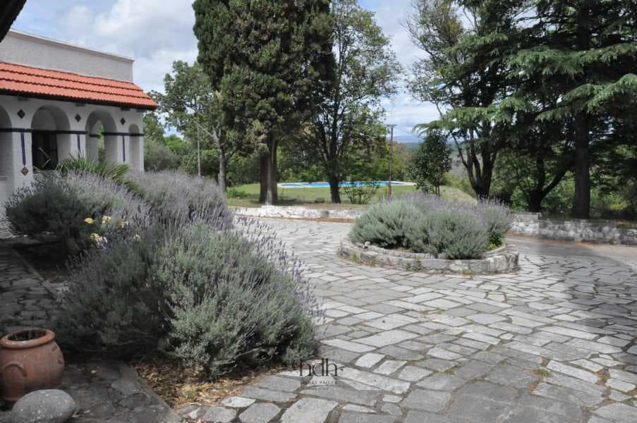 Spectacular 10-bedroom home for sale in Valle Hermoso—ideal for alternative tourism