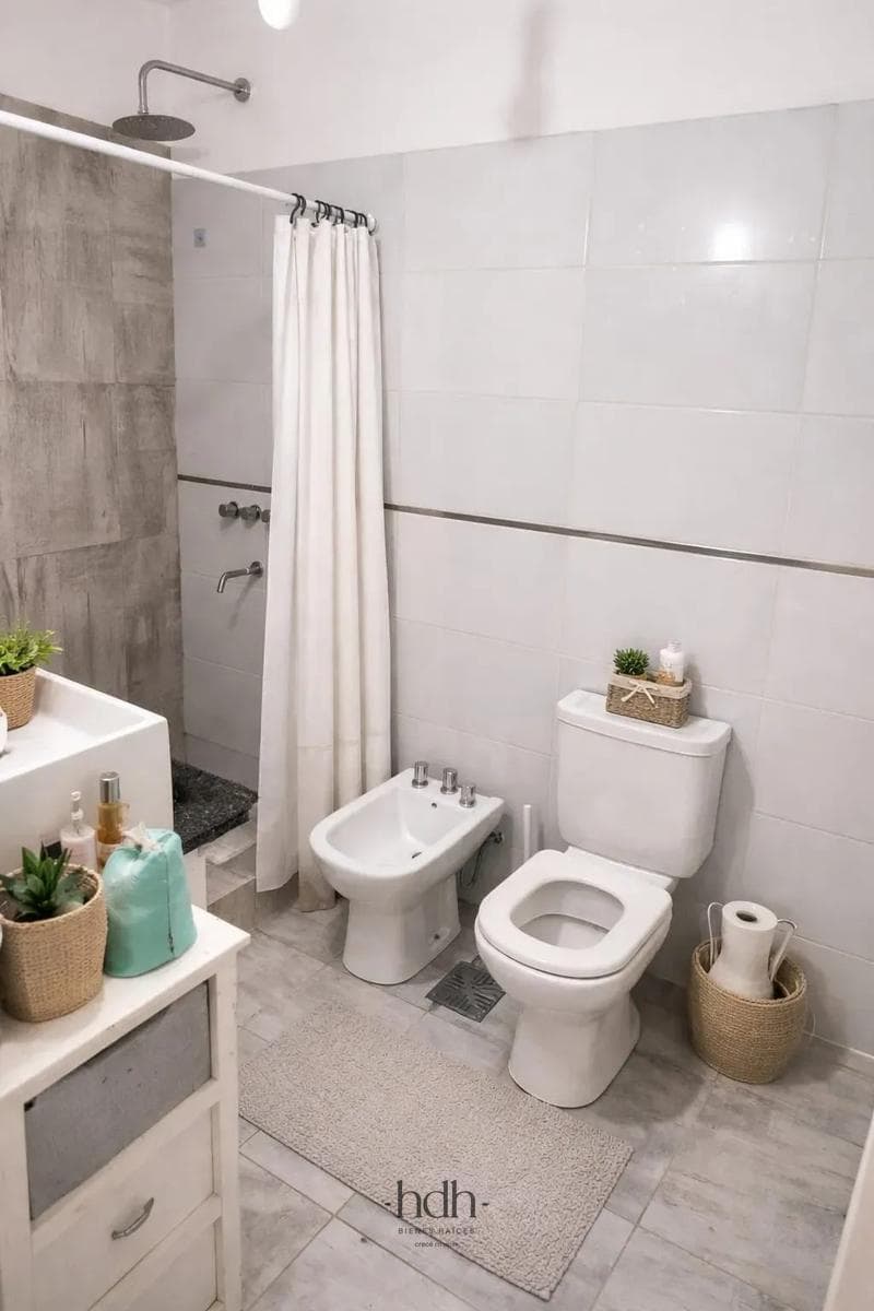 House for Sale in Solares de Manantiales: 2 bedrooms, 2 bathrooms, with a garage