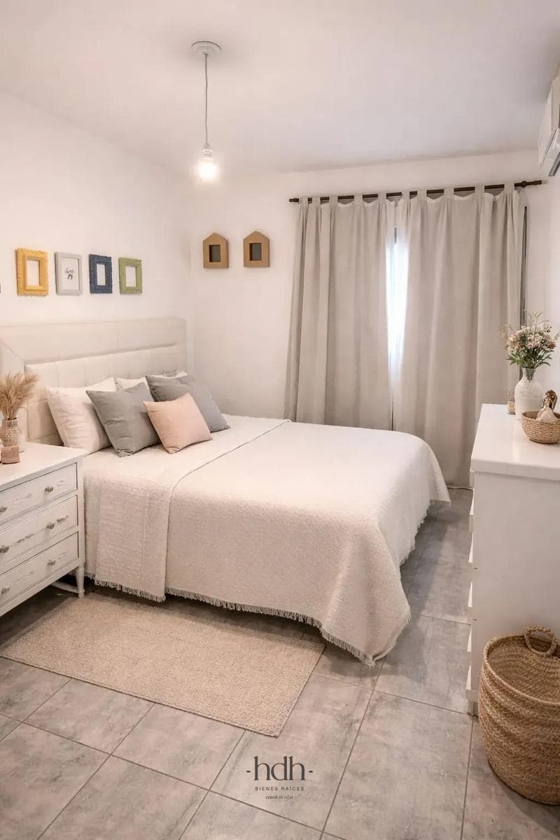 House for Sale in Solares de Manantiales: 2 bedrooms, 2 bathrooms, with a garage