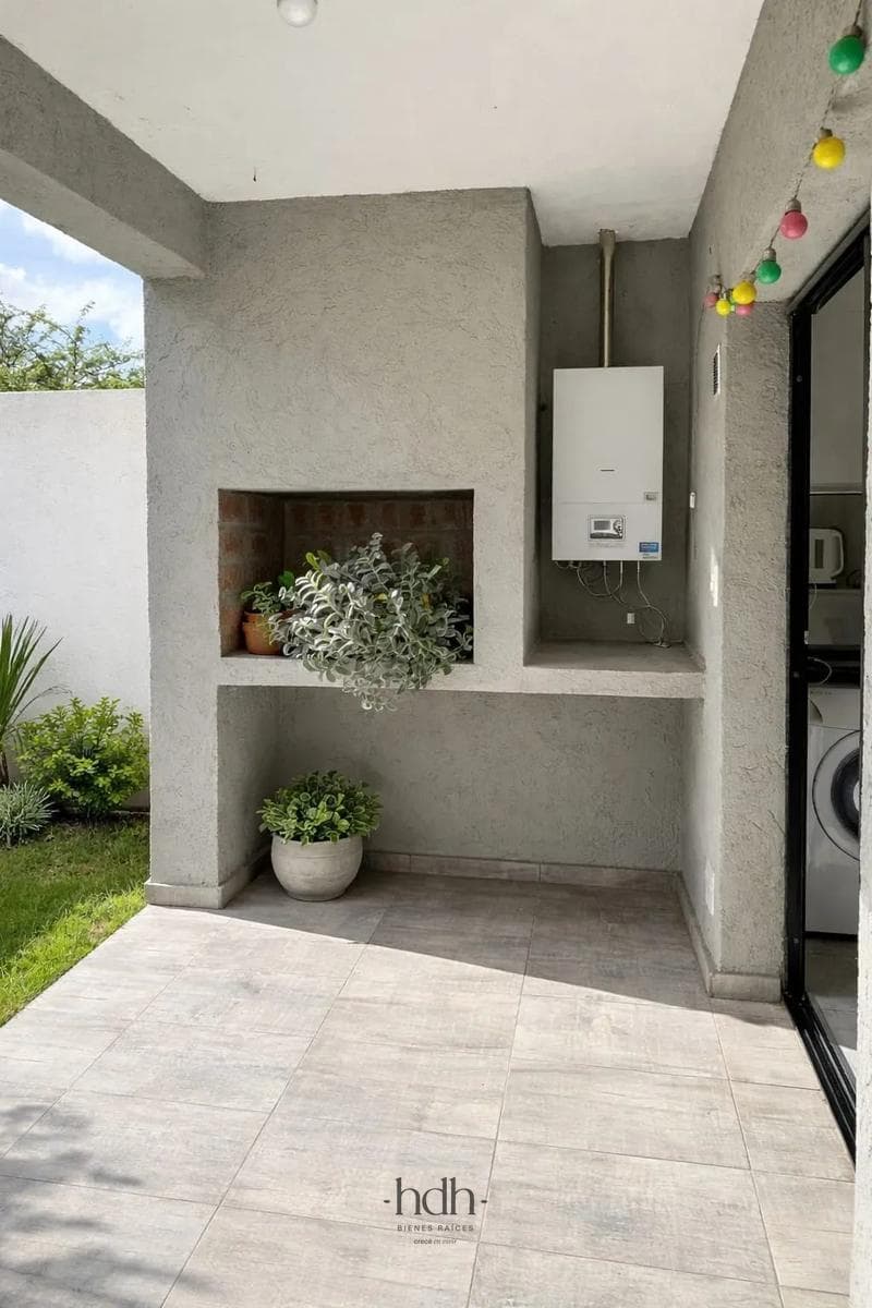 House for Sale in Solares de Manantiales: 2 bedrooms, 2 bathrooms, with a garage