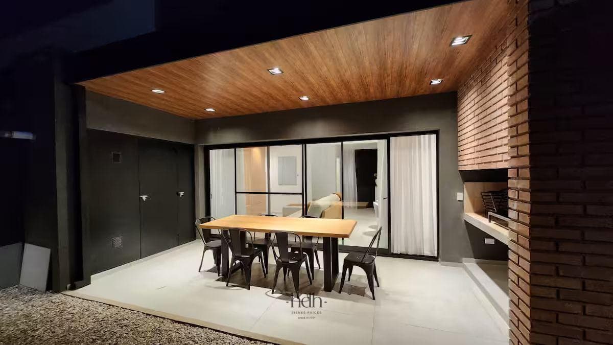 House for sale in Cañuelas Chico: 3 bedrooms, 3 bathrooms, with a furnished patio