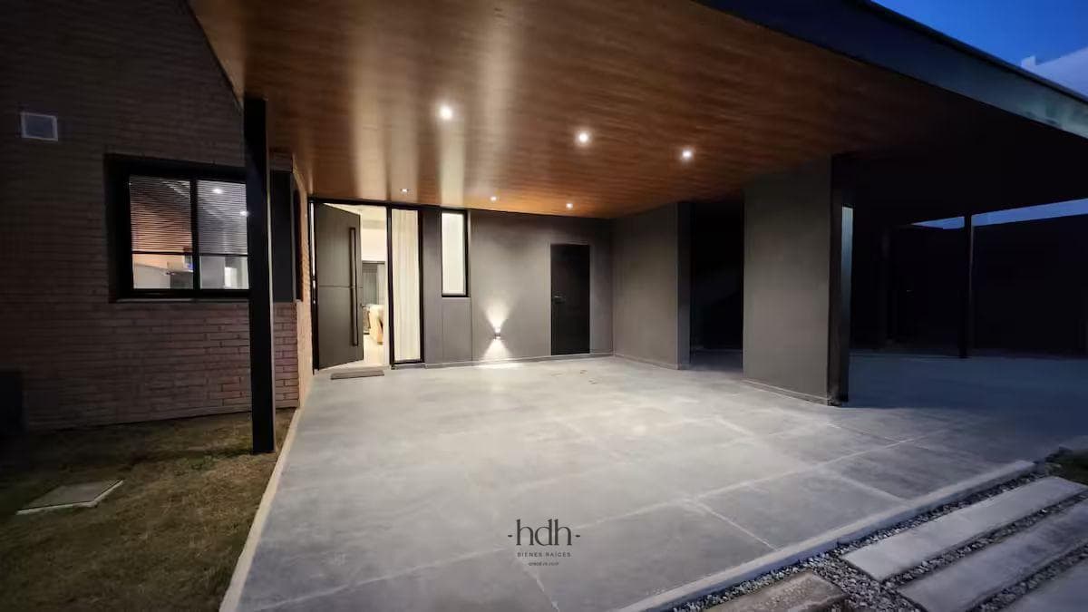 House for sale in Cañuelas Chico: 3 bedrooms, 3 bathrooms, with a furnished patio