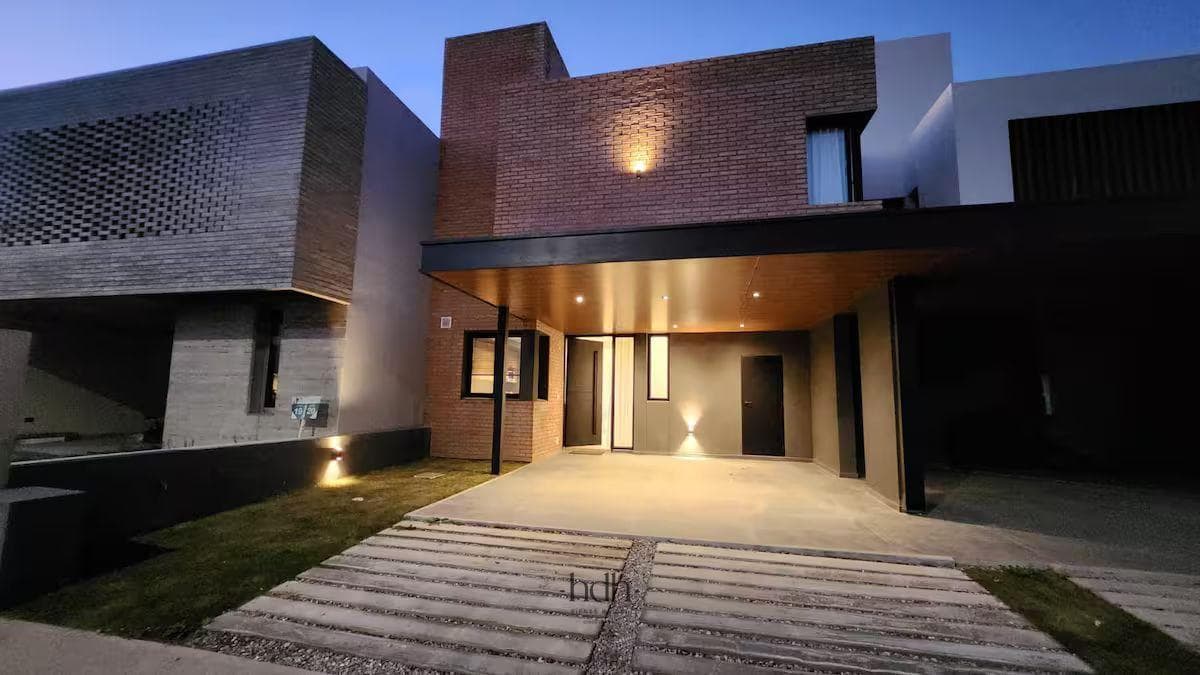 House for sale in Cañuelas Chico: 3 bedrooms, 3 bathrooms, with a furnished patio