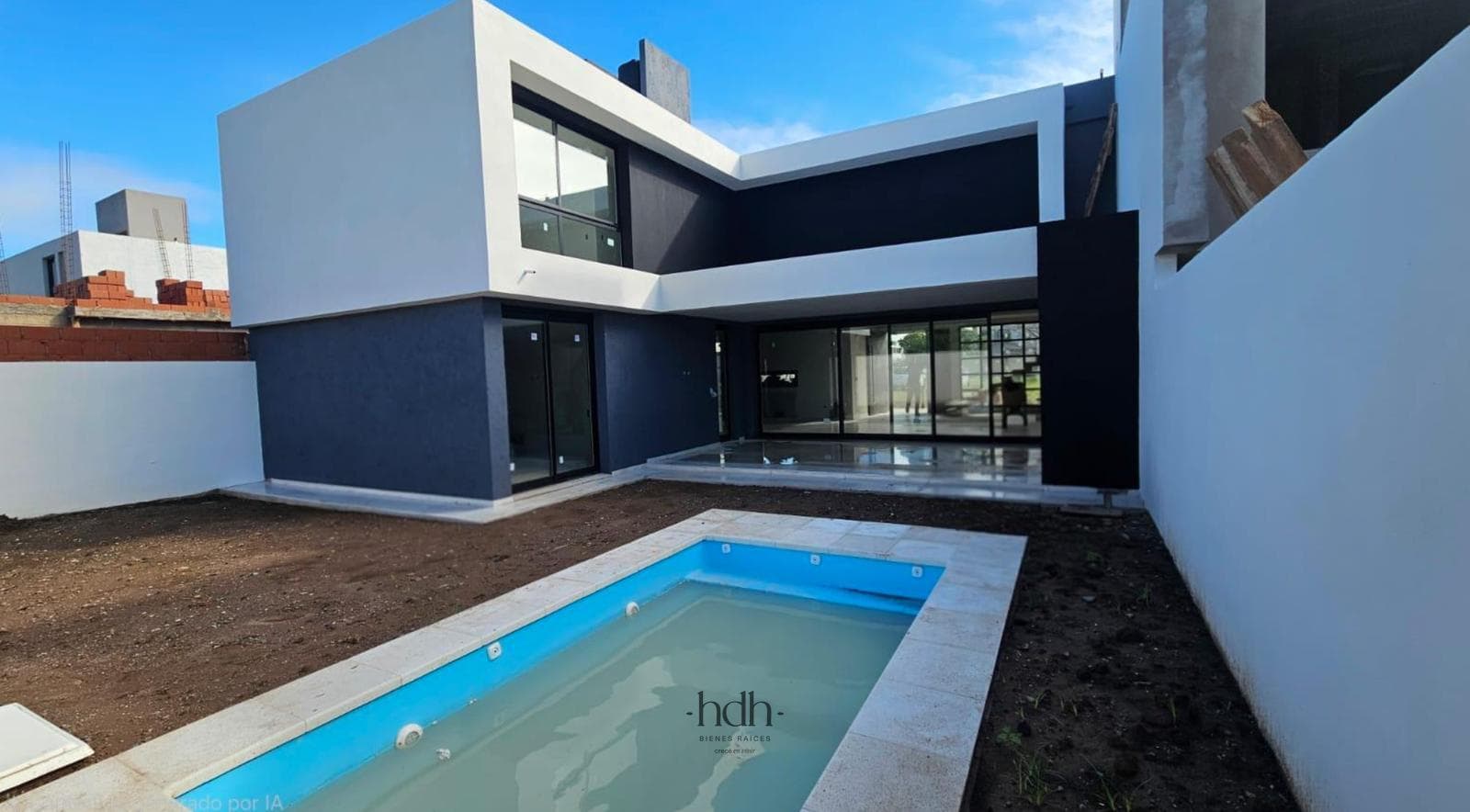 House for sale in La Luisita: 4 bedrooms, 3 bathrooms, with a pool