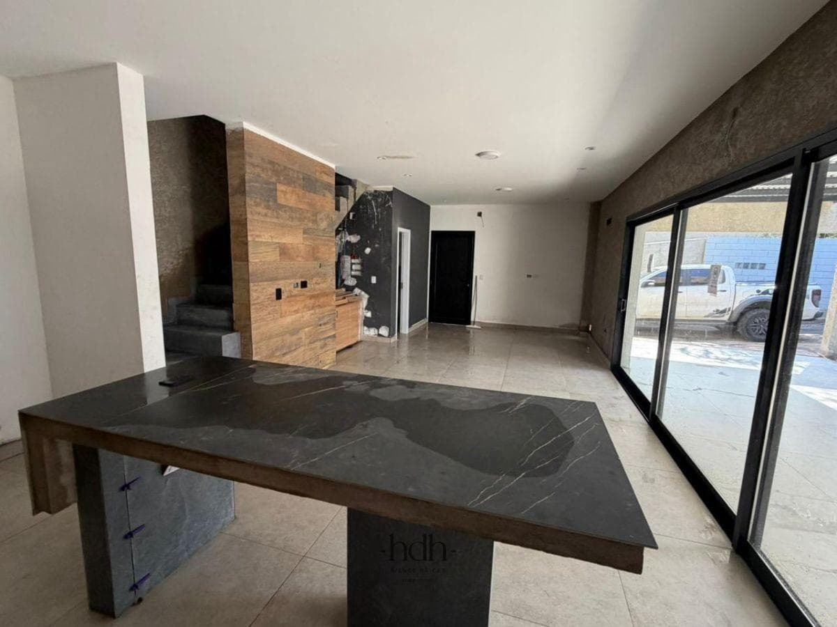 House for sale in Housing: 2 bedrooms, living room, patio, with security