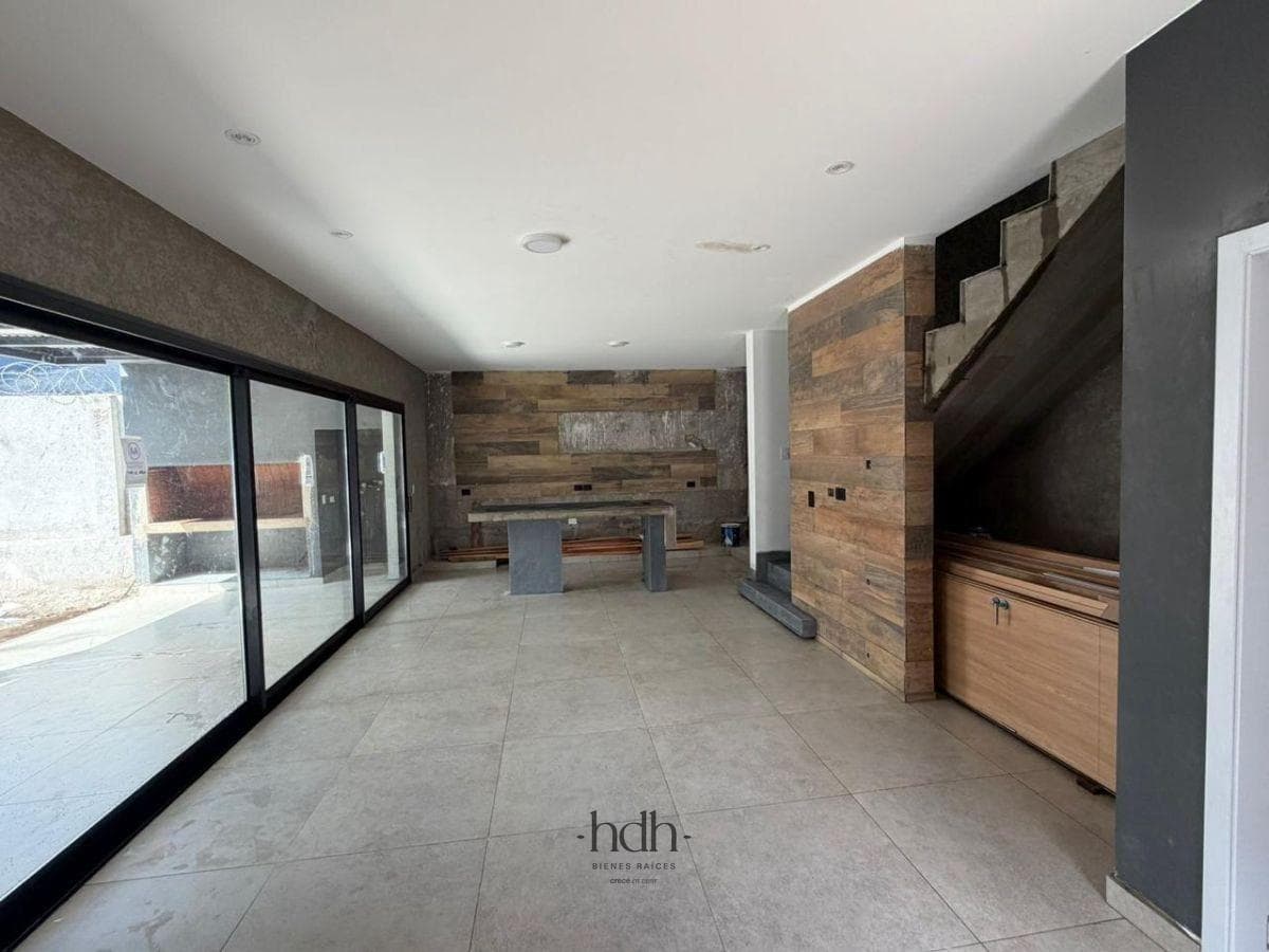 House for sale in Housing: 2 bedrooms, living room, patio, with security