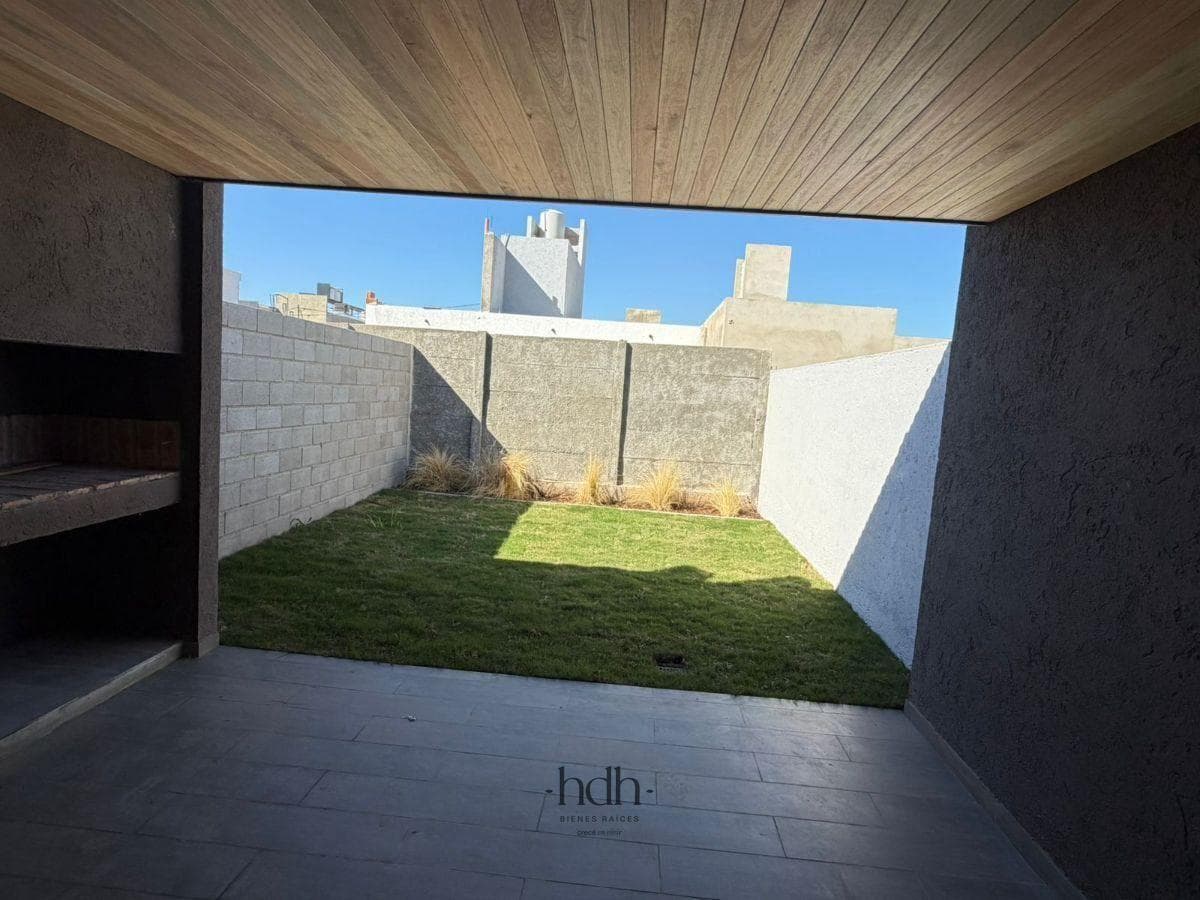 House for sale: 2 bedrooms, 2 bathrooms, with 24-hour security, Docta Boulevard