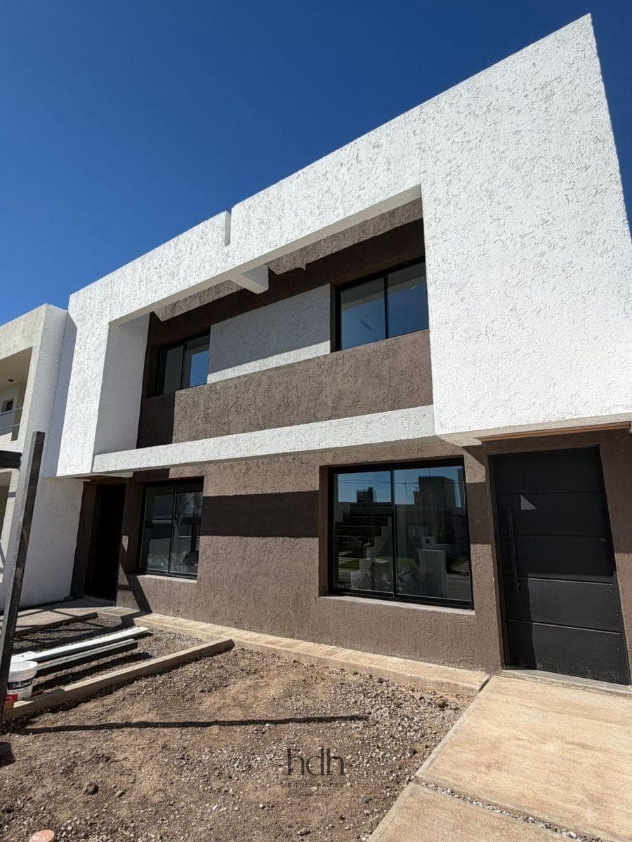 House for sale: 2 bedrooms, 2 bathrooms, with 24-hour security, Docta Boulevard