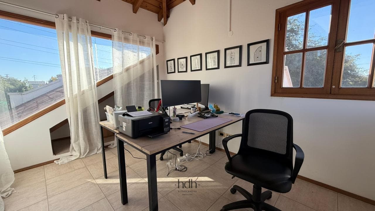 House for Rent in Jockey Club: 3 Bedrooms, with Pool and Golf Course View
