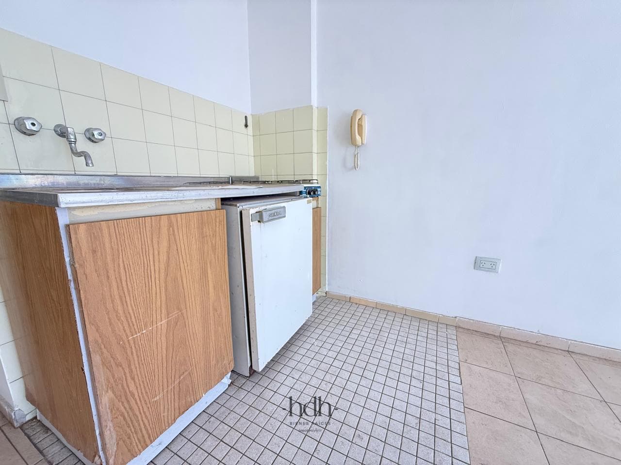 One-room apartment for sale in Downtown, 9th floor, bright and ideal for Airbnb