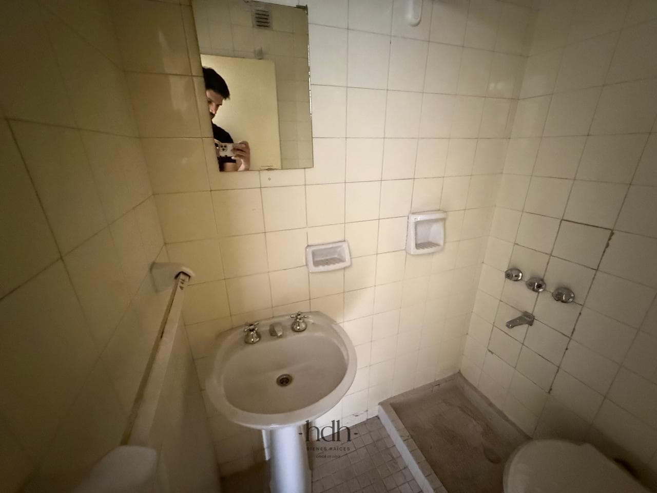 One-room apartment for sale in Downtown, 9th floor, bright and ideal for Airbnb