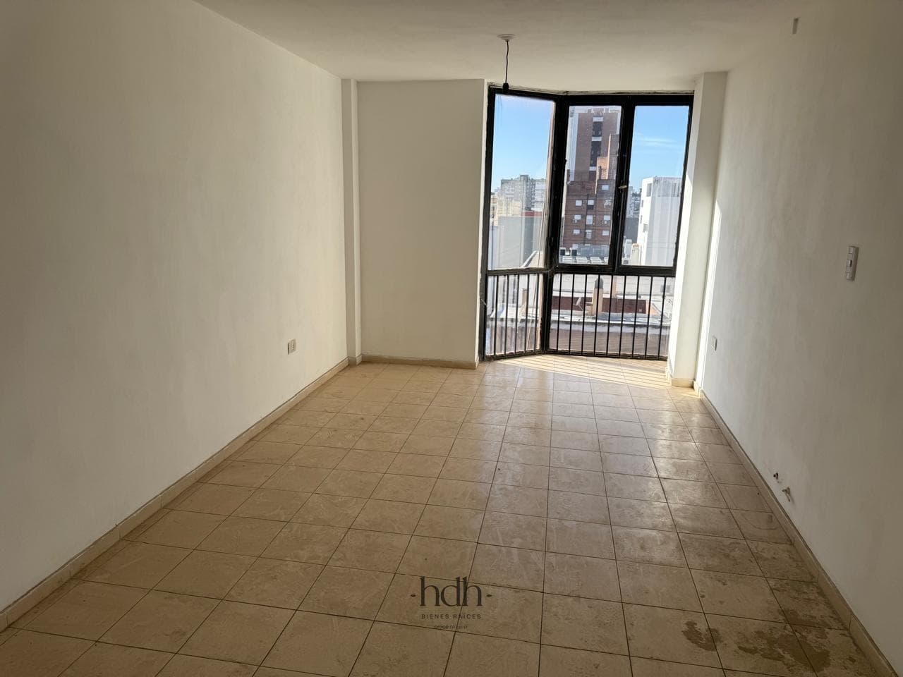 One-room apartment for sale in Downtown, 9th floor, bright and ideal for Airbnb