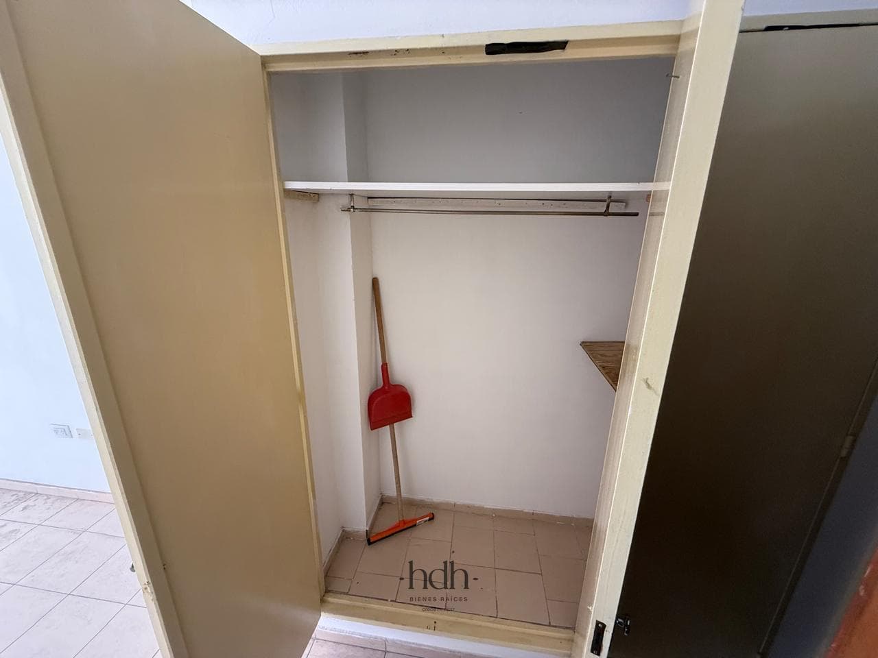 One-room apartment for sale in Downtown, 9th floor, bright and ideal for Airbnb