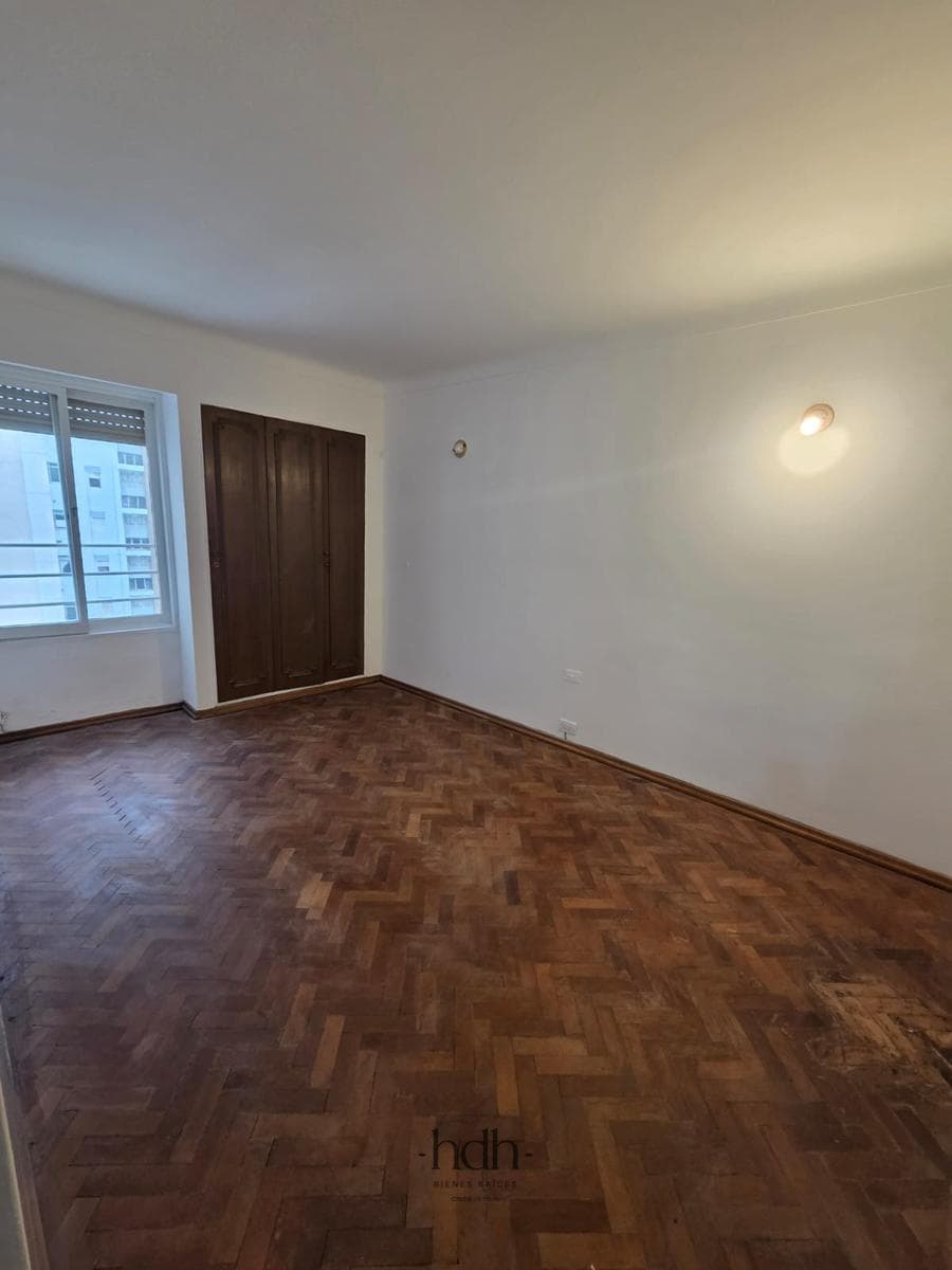 Apartment for sale in downtown: 3 bedrooms, 3 bathrooms, with central heating and 24-hour security