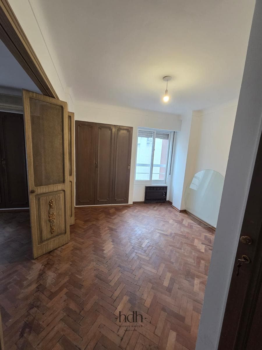 Apartment for sale in downtown: 3 bedrooms, 3 bathrooms, with central heating and 24-hour security