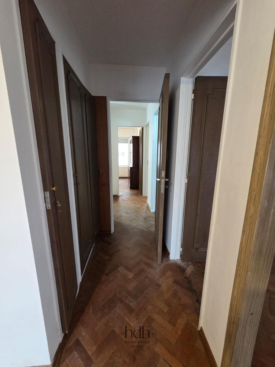 Apartment for sale in downtown: 3 bedrooms, 3 bathrooms, with central heating and 24-hour security