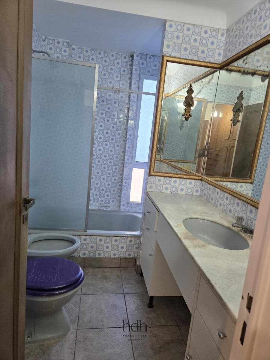 Apartment for sale in downtown: 3 bedrooms, 3 bathrooms, with central heating and 24-hour security