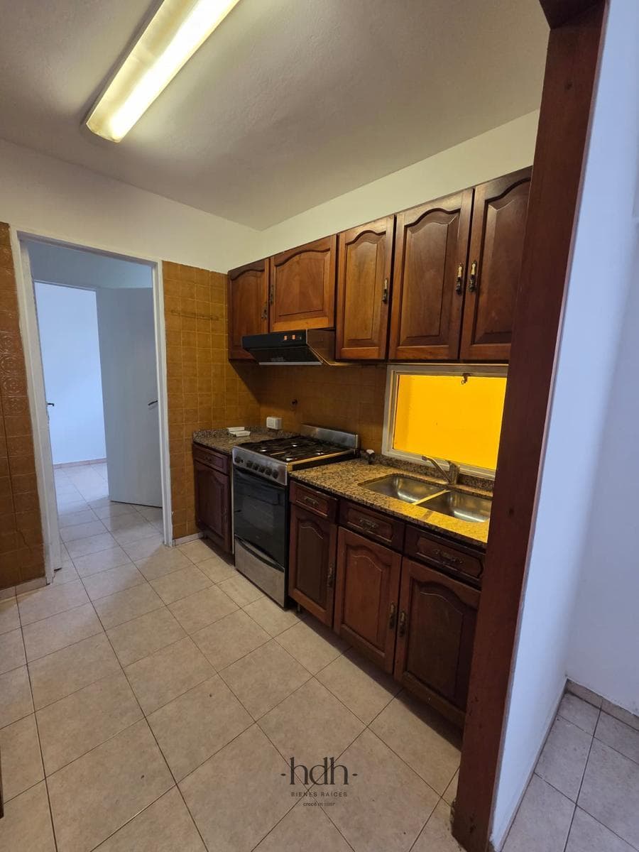Apartment for sale in downtown: 3 bedrooms, 3 bathrooms, with central heating and 24-hour security