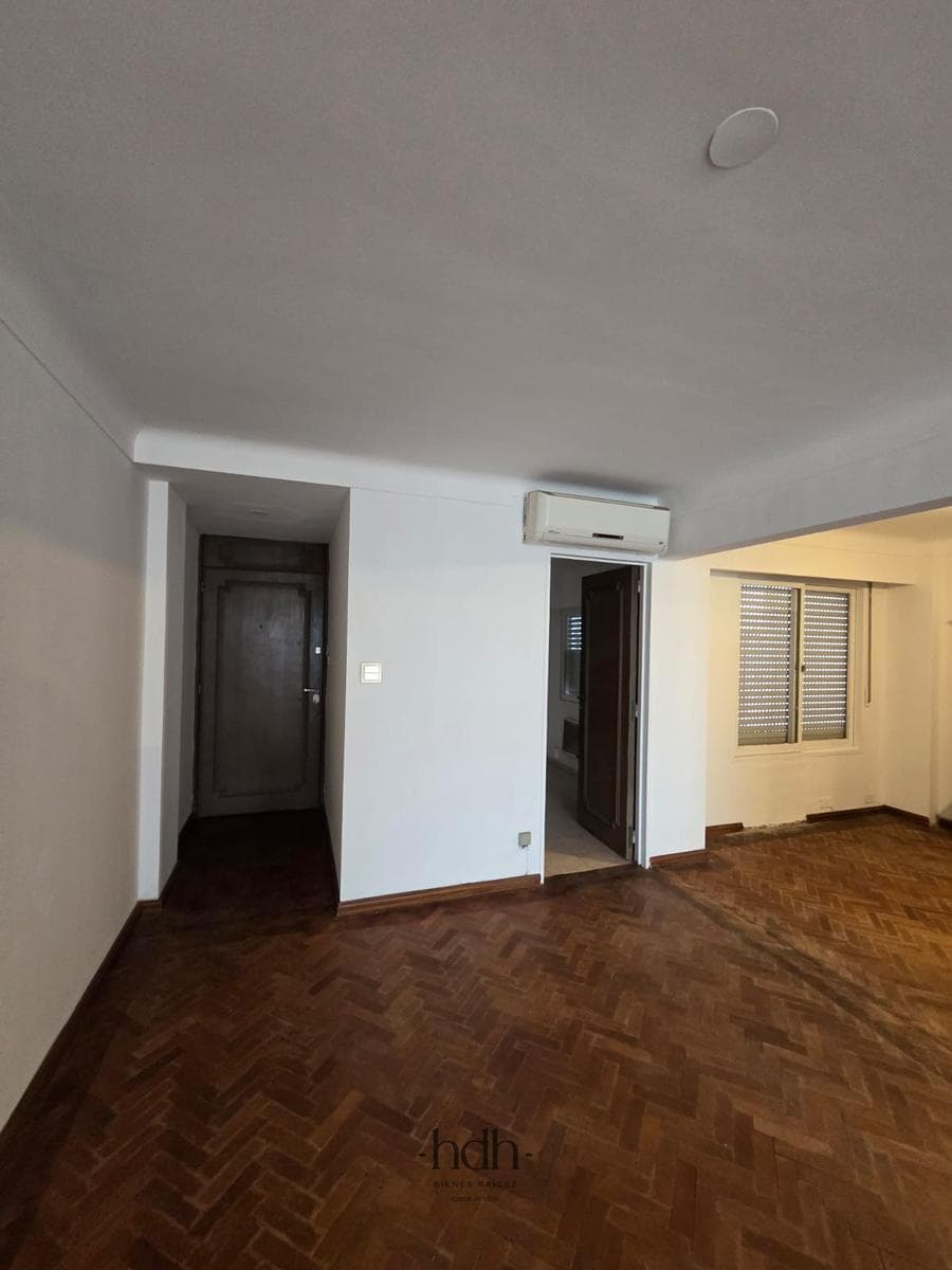 Apartment for sale in downtown: 3 bedrooms, 3 bathrooms, with central heating and 24-hour security