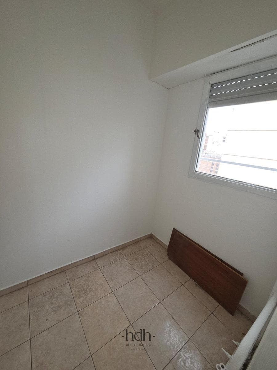 Apartment for sale in downtown: 3 bedrooms, 3 bathrooms, with central heating and 24-hour security