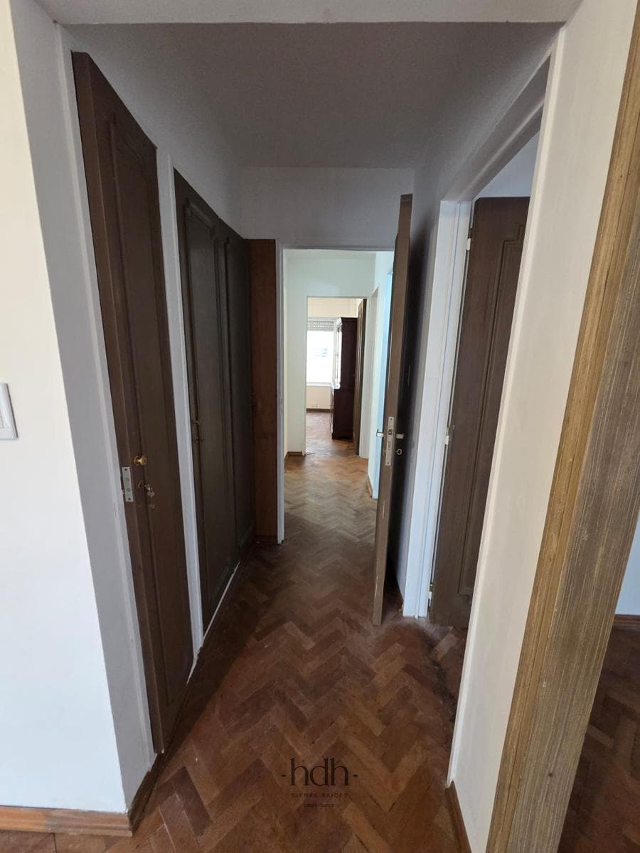 Apartment for sale in downtown: 3 bedrooms, 3 bathrooms, with central heating and 24-hour security