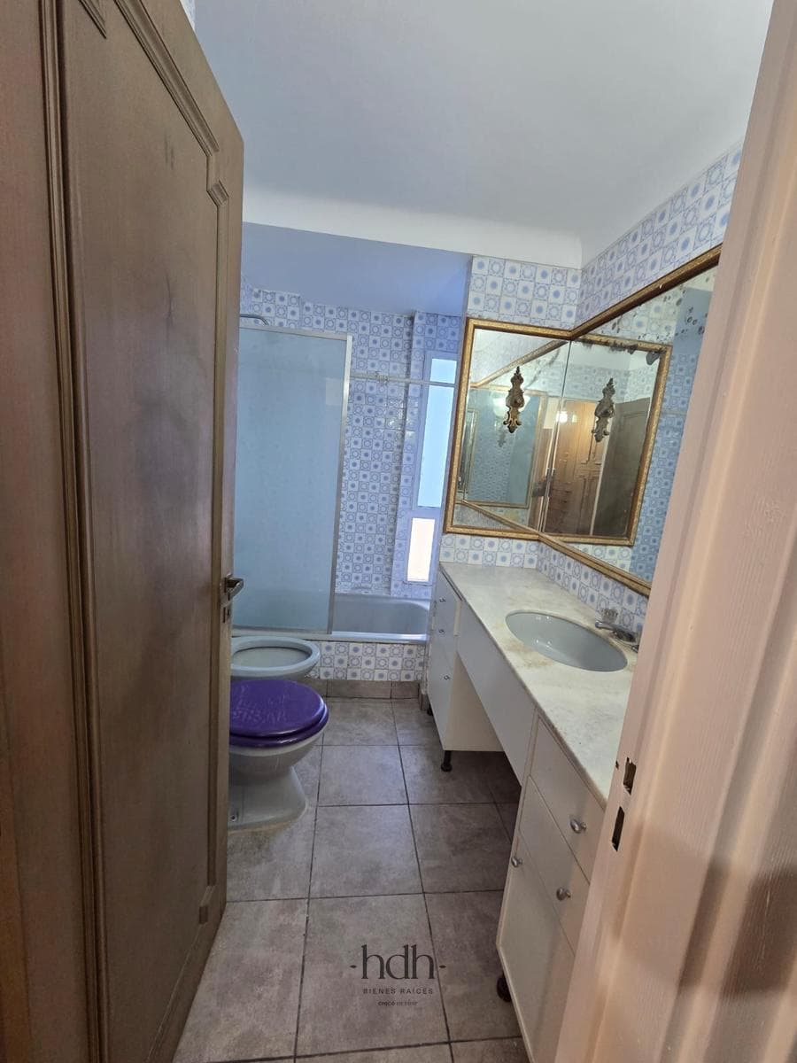 Apartment for sale in downtown: 3 bedrooms, 3 bathrooms, with central heating and 24-hour security