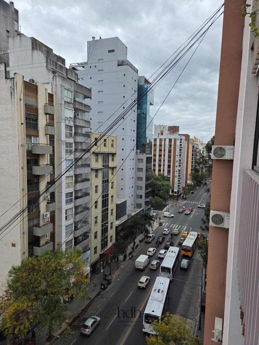 Apartment for sale in downtown: 3 bedrooms, 3 bathrooms, with central heating and 24-hour security
