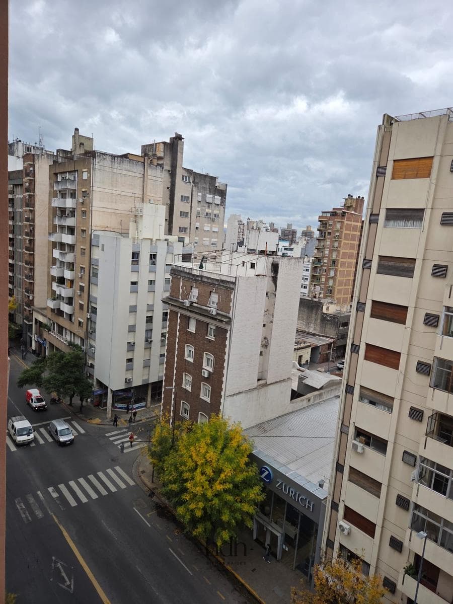 Apartment for sale in downtown: 3 bedrooms, 3 bathrooms, with central heating and 24-hour security