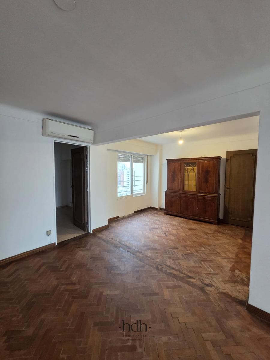 Apartment for sale in downtown: 3 bedrooms, 3 bathrooms, with central heating and 24-hour security