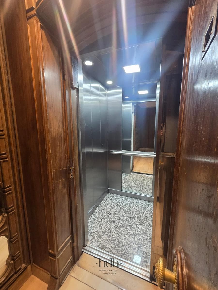 Apartment for sale in downtown: 3 bedrooms, 3 bathrooms, with central heating and 24-hour security