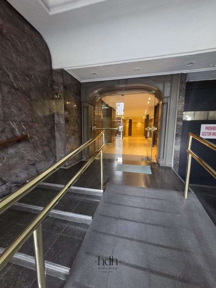 Apartment for sale in downtown: 3 bedrooms, 3 bathrooms, with central heating and 24-hour security