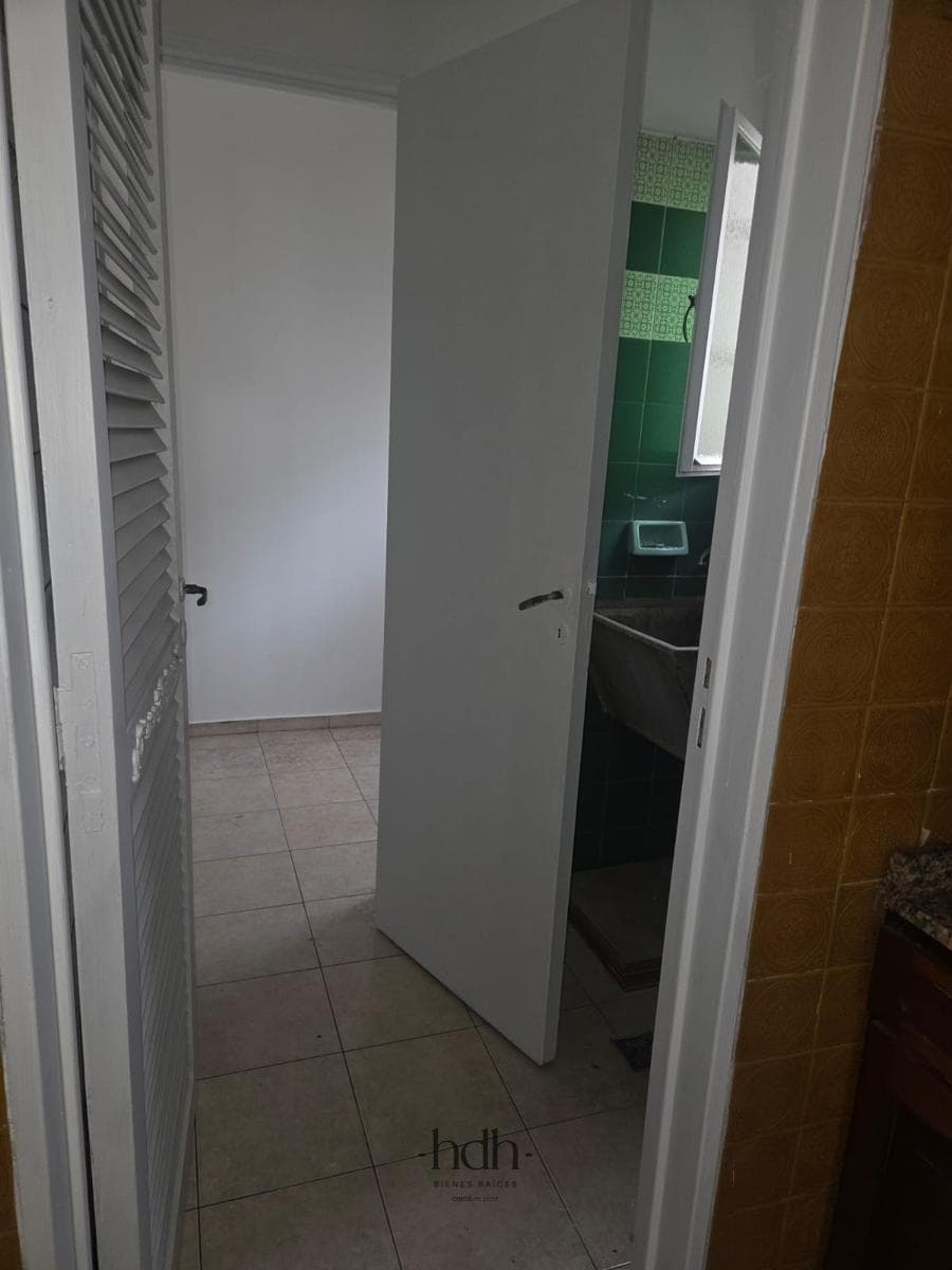 Apartment for sale in downtown: 3 bedrooms, 3 bathrooms, with central heating and 24-hour security