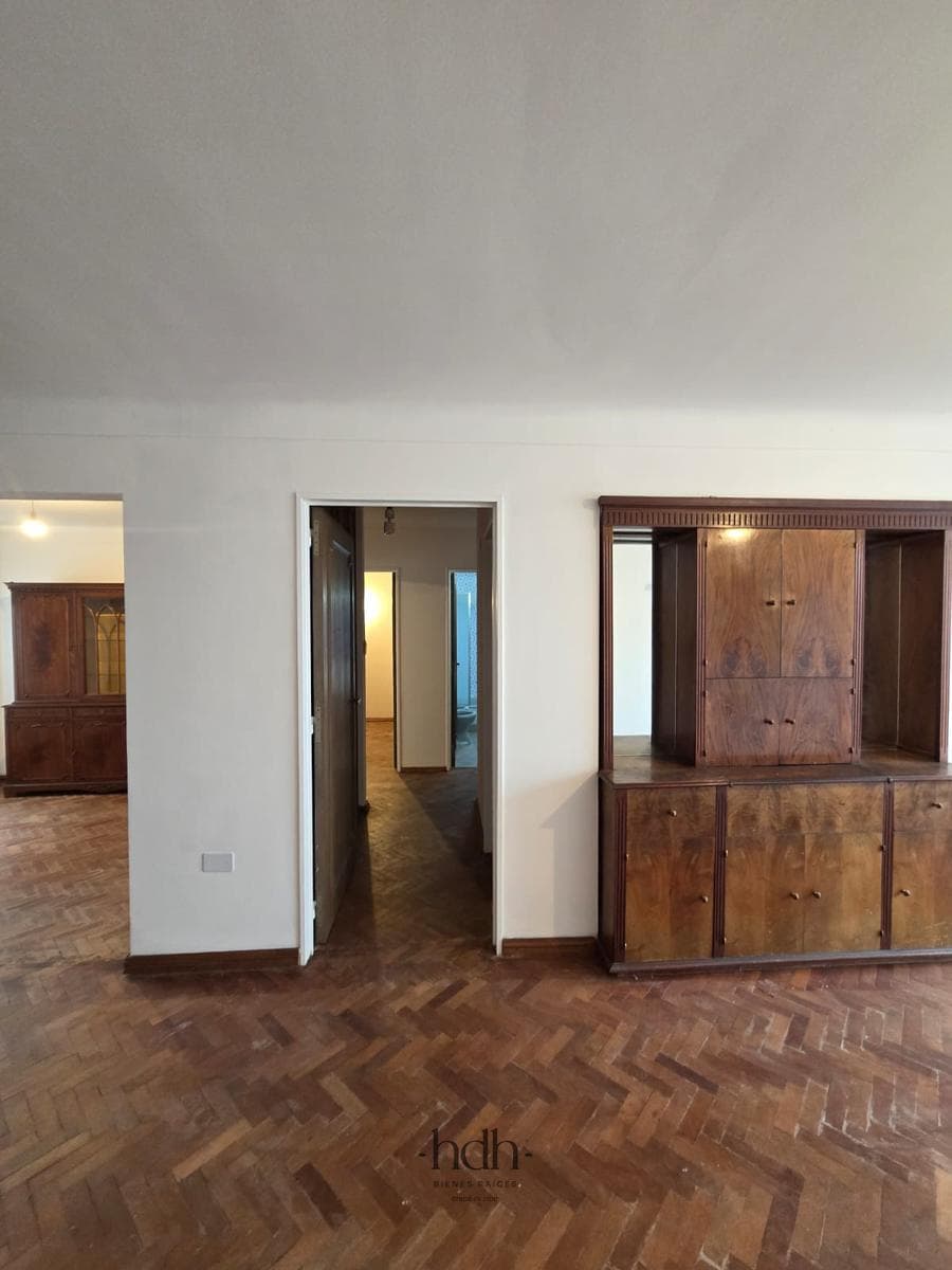 Apartment for sale in downtown: 3 bedrooms, 3 bathrooms, with central heating and 24-hour security