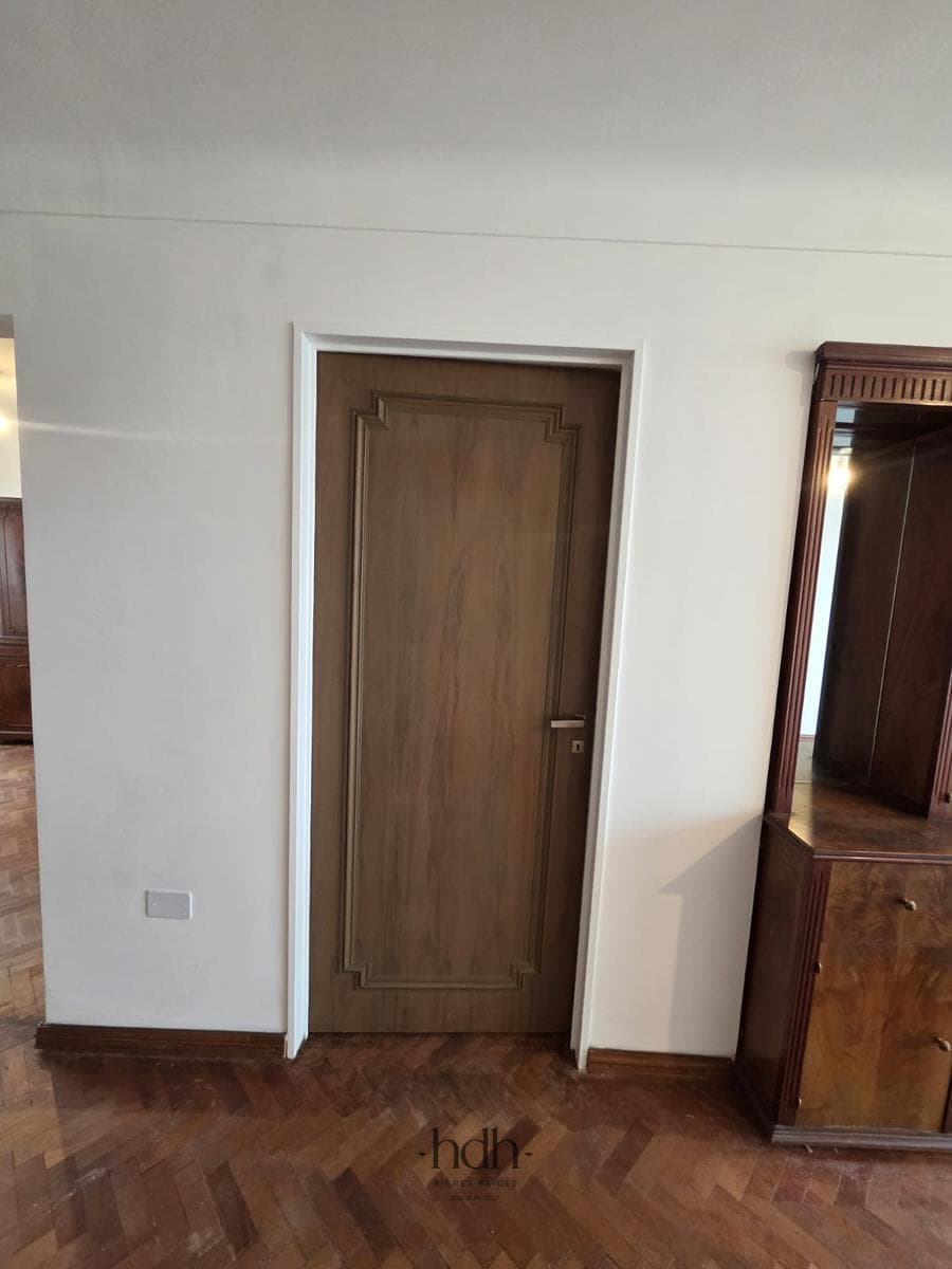 Apartment for sale in downtown: 3 bedrooms, 3 bathrooms, with central heating and 24-hour security