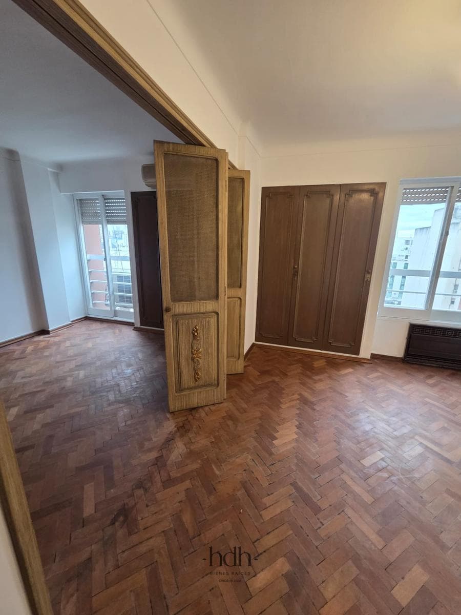 Apartment for sale in downtown: 3 bedrooms, 3 bathrooms, with central heating and 24-hour security