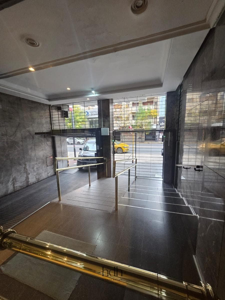 Apartment for sale in downtown: 3 bedrooms, 3 bathrooms, with central heating and 24-hour security