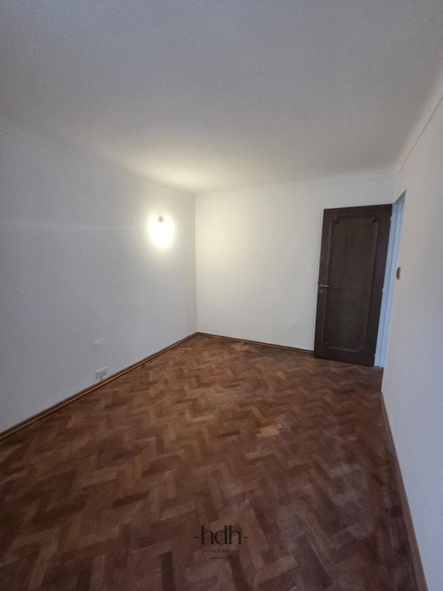 Apartment for sale in downtown: 3 bedrooms, 3 bathrooms, with central heating and 24-hour security