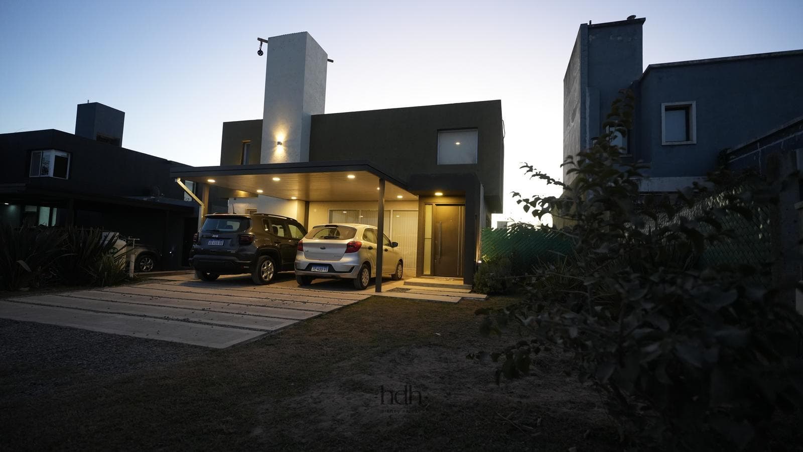 House for sale: 3 bedrooms, 2 bathrooms, pool, 24-hour security