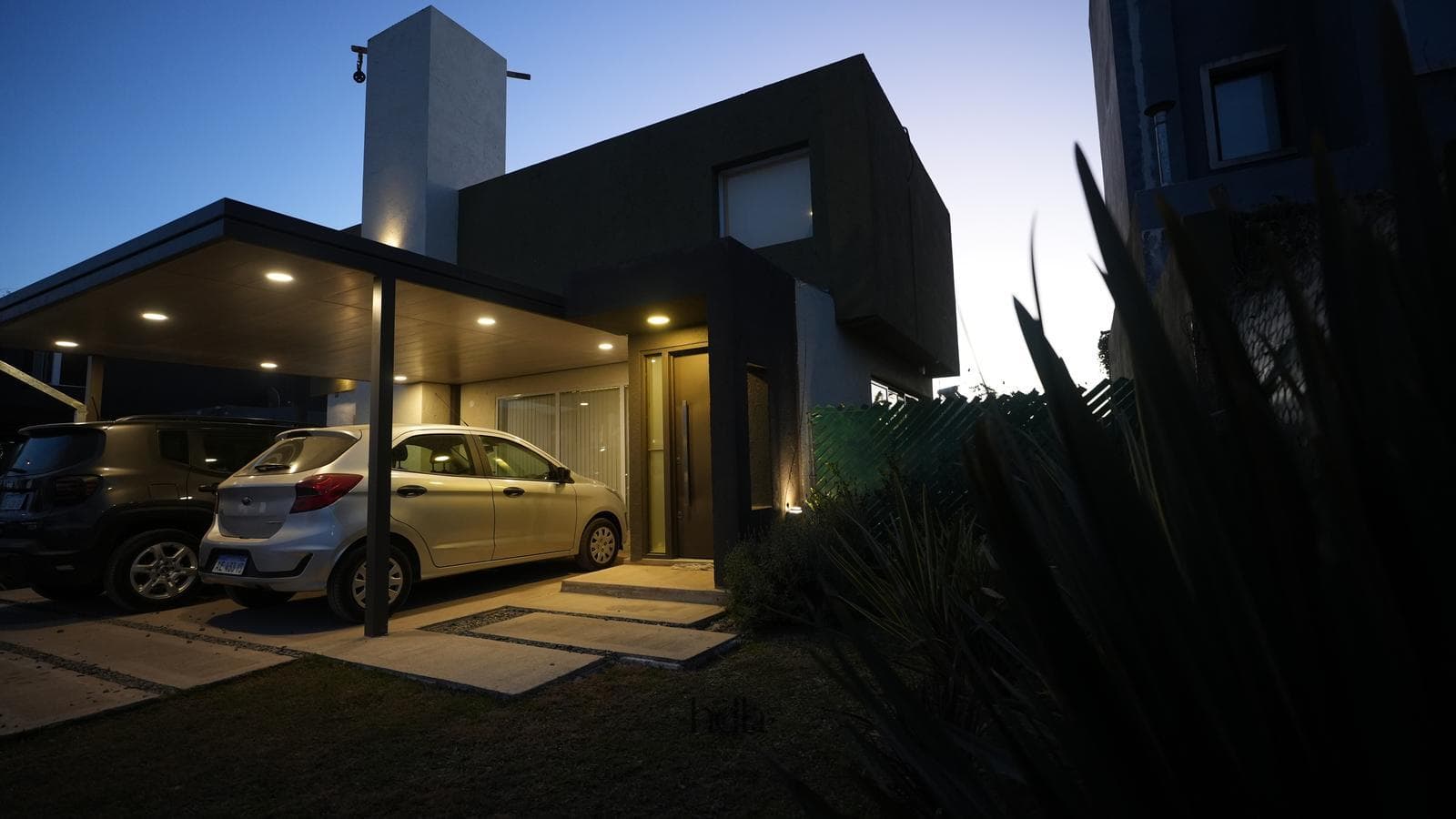 House for sale: 3 bedrooms, 2 bathrooms, pool, 24-hour security