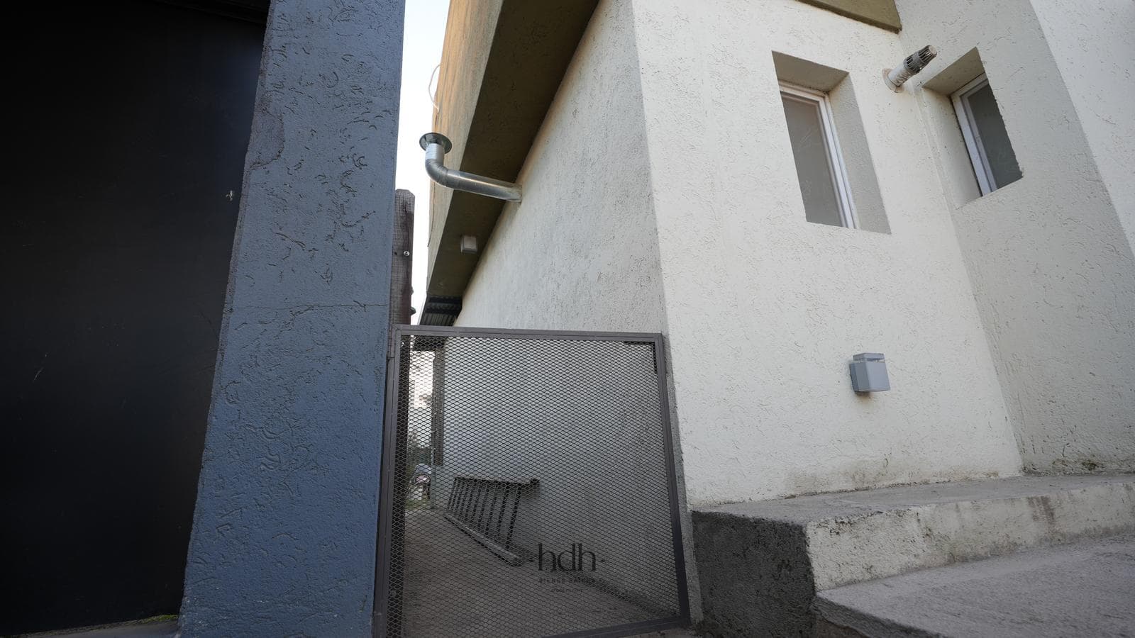 House for sale: 3 bedrooms, 2 bathrooms, pool, 24-hour security