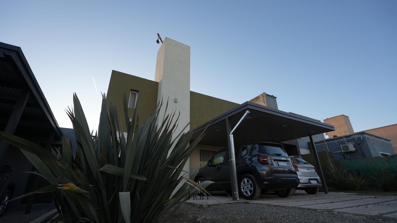House for sale: 3 bedrooms, 2 bathrooms, pool, 24-hour security